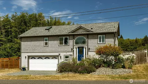 1243 Russell Dr, Coupeville, WA 98239