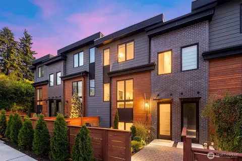 117 6th St #C, Kirkland, WA 98033