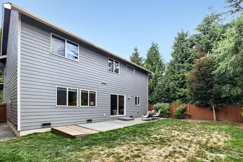 Exterior - 215 196th Pl SW, Bothell, WA 98012 photo 3 of 4