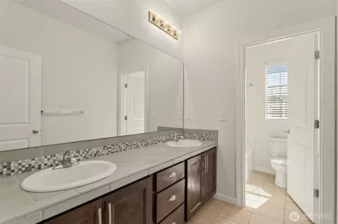 Bath - 3720 196th Pl SE, Bothell, WA 98012 photo 4 of 5