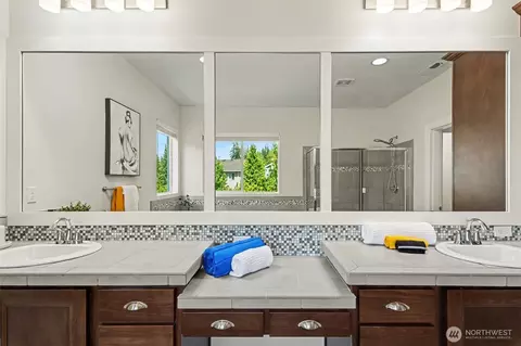 Bath - 3720 196th Pl SE, Bothell, WA 98012 photo 1 of 5