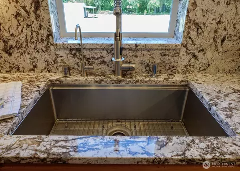 Kitchen - 291 Spencer Rd, Sequim, WA 98382 photo 4 of 4