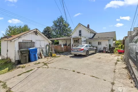 5718 S D St, Tacoma, WA 98408