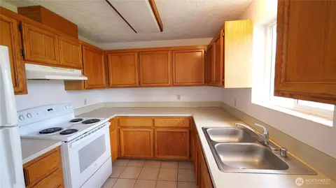Kitchen - 52 Hampton Ct #5, Sequim, WA 98382 photo 3 of 4