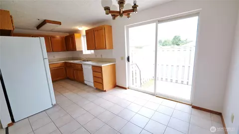 Kitchen - 52 Hampton Ct #5, Sequim, WA 98382 photo 4 of 4