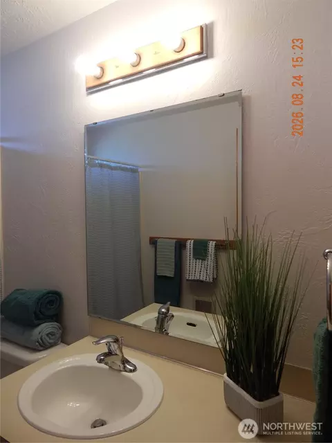 Bath - 52 Hampton Ct #5, Sequim, WA 98382 photo 3 of 4
