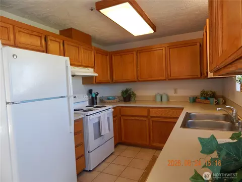 Kitchen - 52 Hampton Ct #5, Sequim, WA 98382 photo 2 of 3