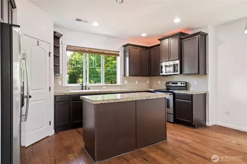 Kitchen - 21011 SE 39th Dr, Bothell, WA 98021 photo 2 of 3