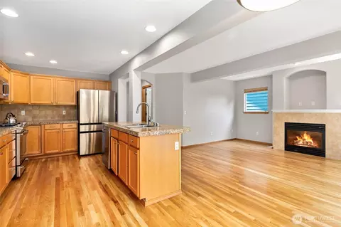 Living - 308 170th Pl SE, Bothell, WA 98012 photo 2 of 7