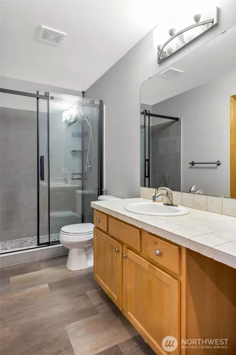 Bath - 308 170th Pl SE, Bothell, WA 98012 photo 1 of 4