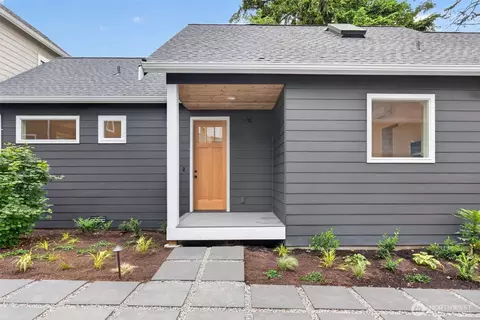 11737 40th Ave NE #B, Seattle, WA 98125