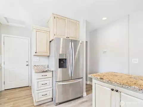 Kitchen - 2906 16th St, Everett, WA 98201 photo 5 of 6