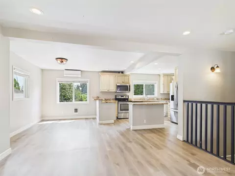 Living - 2906 16th St, Everett, WA 98201 photo 3 of 4