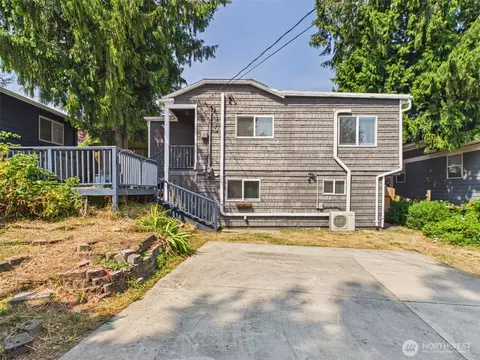 Exterior - 2906 16th St, Everett, WA 98201 photo 7 of 7