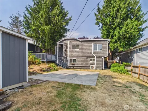 Exterior - 2906 16th St, Everett, WA 98201 photo 5 of 7