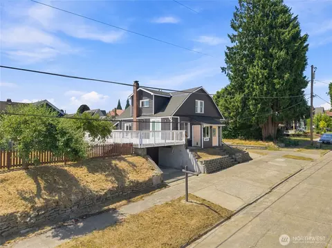 1207 8th St, Bremerton, WA 98337