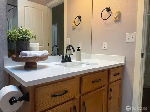 Bath - 14715 151st Ave E, Orting, WA 98360 photo 2 of 3