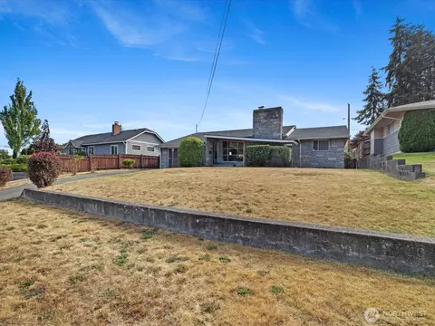 Exterior - 4507 Rucker Ave, Everett, WA 98203 photo 9 of 11