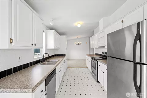 Kitchen - 11100 4th Ave W #22, Everett, WA 98204 photo 1 of 3