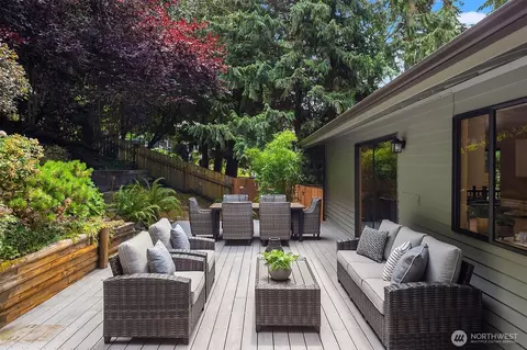 6560 81st Ave SE, Mercer Island, WA 98040