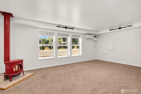 Living - 25120 SE 384th St, Enumclaw, WA 98022 photo 4 of 4
