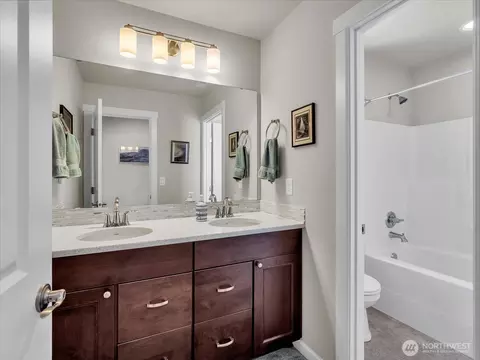 Bath - 315 182nd St SE, Bothell, WA 98012 photo 2 of 4