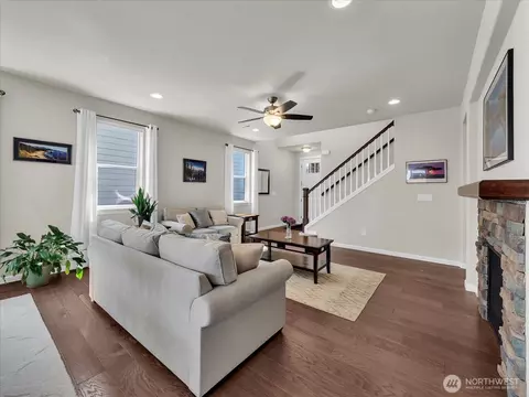 Living - 315 182nd St SE, Bothell, WA 98012 photo 4 of 7
