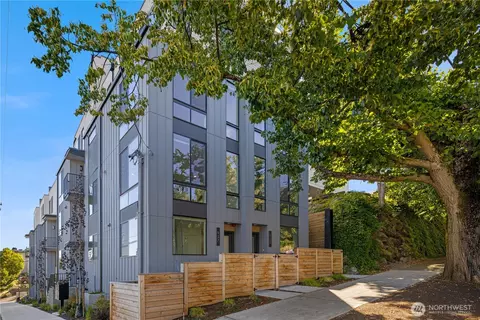 957 N 35th St, Seattle, WA 98103