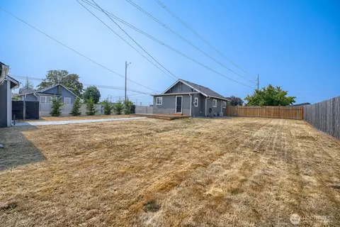 7047 S Warner St, Tacoma, WA 98409