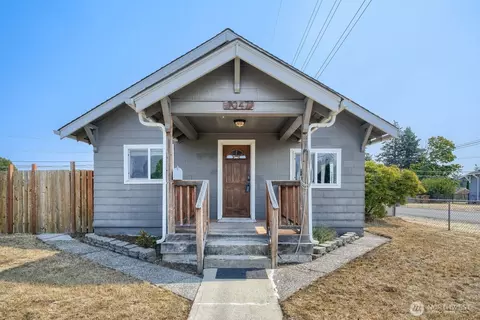 7047 S Warner St, Tacoma, WA 98409