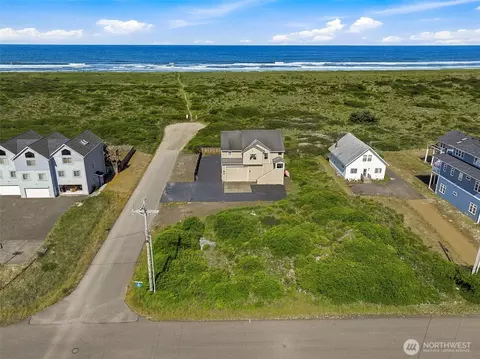 598 Marine View Dr SW, Ocean Shores, WA 98569