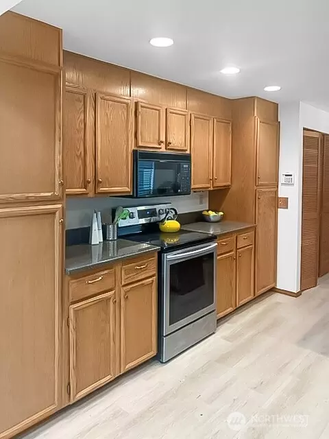 Kitchen - 1800 Mill Creek Rd #5A, Mill Creek, WA 98012 photo 1 of 2