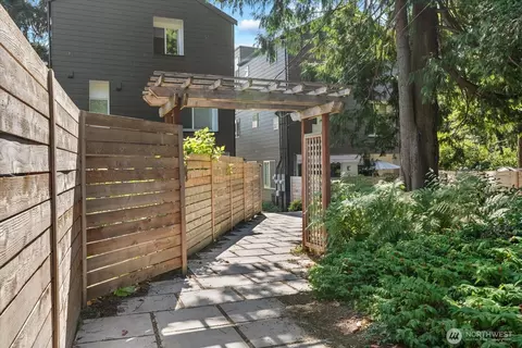 11824 31st Pl NE, Seattle, WA 98125