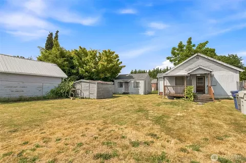 810 N 4th St, Renton, WA 98057