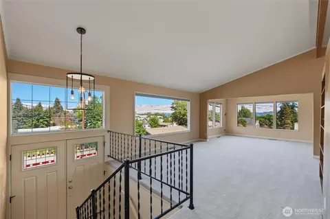 1617 Carson Ln, Wenatchee, WA 98801