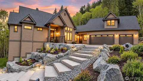 17345 Olympic Pl, Mount Vernon, WA 98274