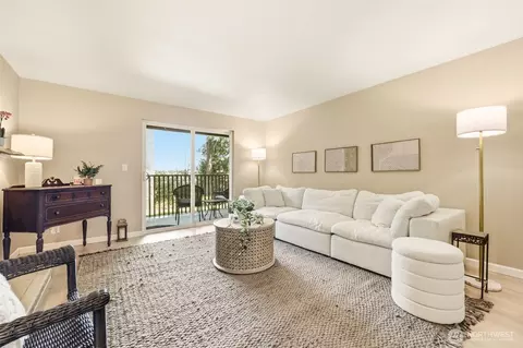 22105 66th Ave W #1C, Mountlake Terrace, WA 98043