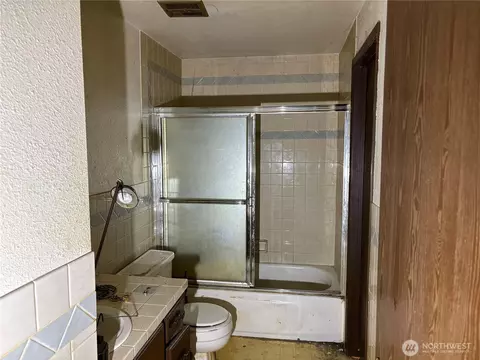 Bath - 17628 Palomino Dr, Bothell, WA 98012 photo 1 of 1