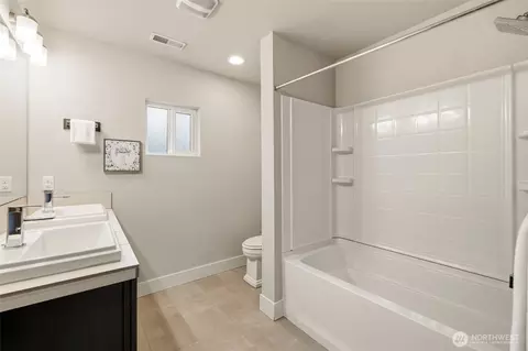Bath - 18023 44th Dr SE, Bothell, WA 98012 photo 4 of 5