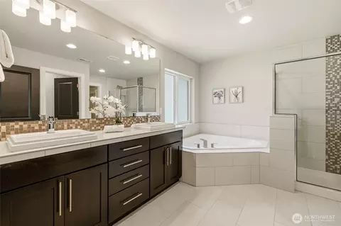 Bath - 18023 44th Dr SE, Bothell, WA 98012 photo 2 of 5