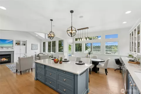 13130 Holmes Point Dr NE, Kirkland, WA 98034