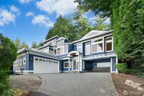 13130 Holmes Point Dr NE, Kirkland, WA 98034