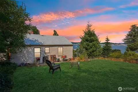 215 Farragut Ave, Port Orchard, WA 98366