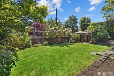 Exterior - 938 18th Ave E, Seattle, WA 98112 photo 6 of 7