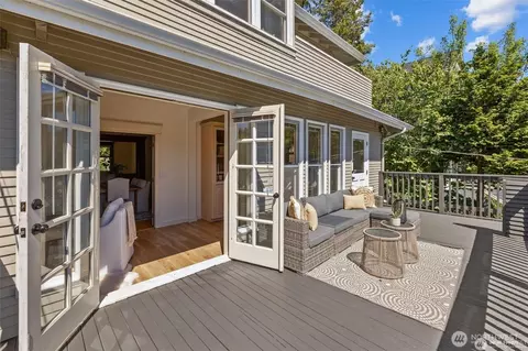 Exterior - 938 18th Ave E, Seattle, WA 98112 photo 3 of 7