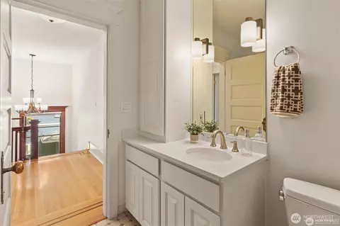 Bath - 938 18th Ave E, Seattle, WA 98112 photo 4 of 4
