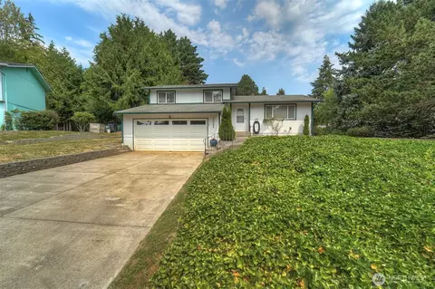 7085 Thebes St NE, Bremerton, WA 98311