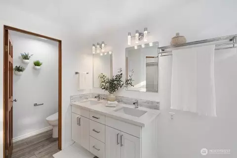 Bath - 12138 NE 166th Pl, Bothell, WA 98011 photo 3 of 5