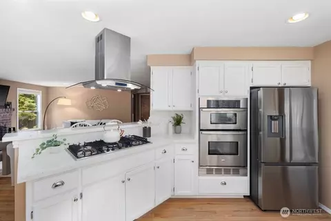 Kitchen - 12138 NE 166th Pl, Bothell, WA 98011 photo 2 of 4