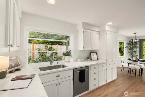 Kitchen - 12138 NE 166th Pl, Bothell, WA 98011 photo 3 of 5